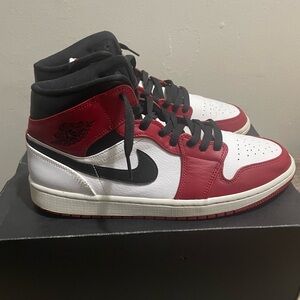 AIR JORDAN 1 MID